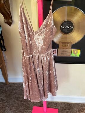 Velvet Criss Cross Spaghetti Strap shorts romper in Blush crushed velvet size M